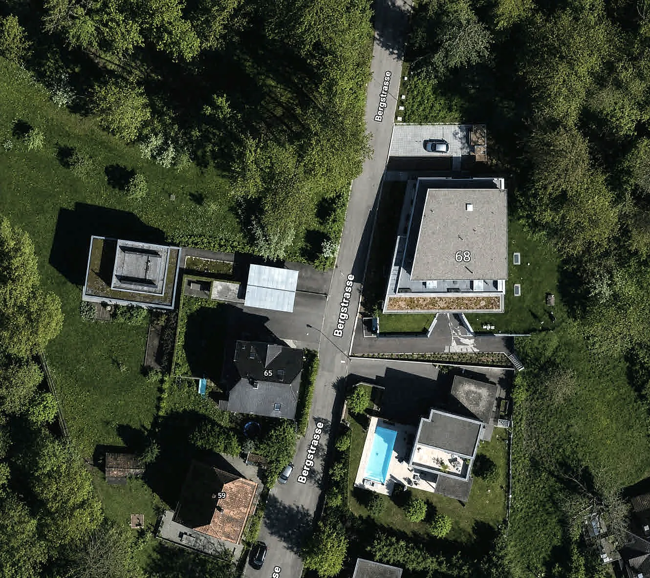 Luftbild der Liegenschaft am Waldrand
